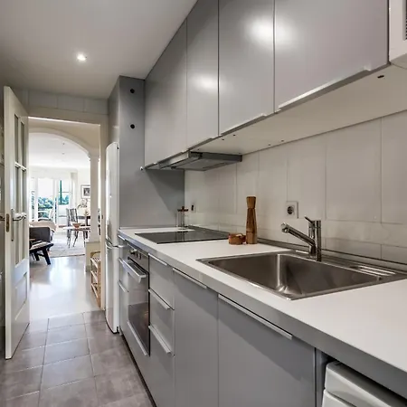 Sea View With Great Location Apartment